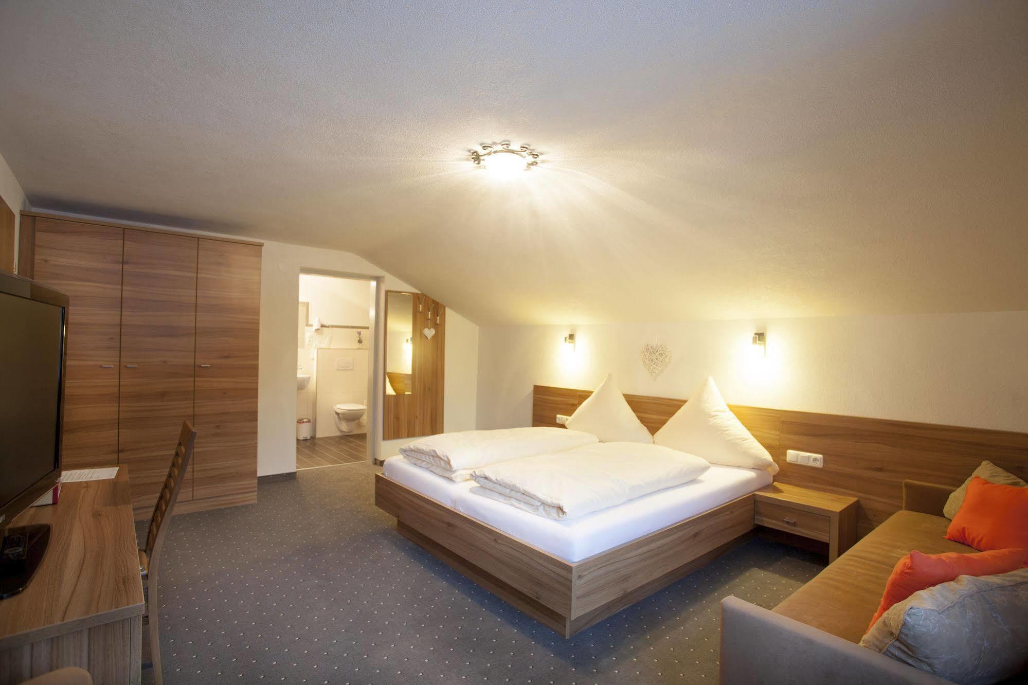 Alpenhof Waengle Lejlighedshotel Reutte Eksteriør billede